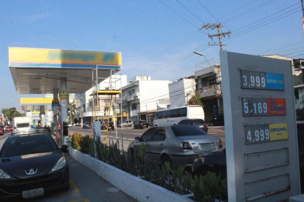 PreÃ§o da gasolina chega a R$ 4,99 em postos de combustÃ­veis em Manaus