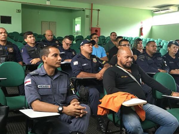 Policiais militares recebem capacitação para atuar no Festival Folclórico de Parintins