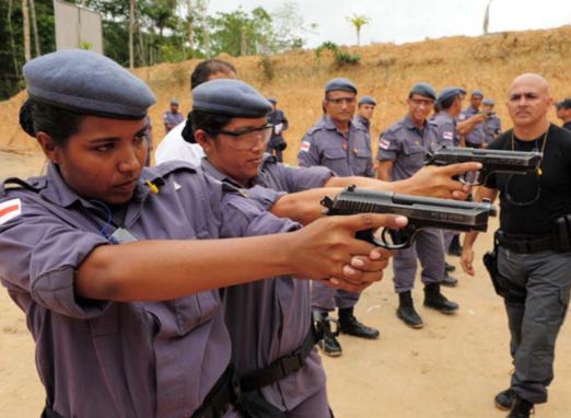 Soldado aprovados no concurso de 2011 da Polícia Militar denunciam que não são nomeados porque estão sendo usados em 'joguinho político'