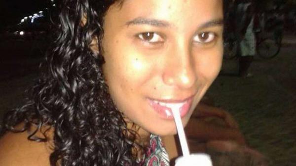 Com a filha no colo, jovem é assassinada durante assalto