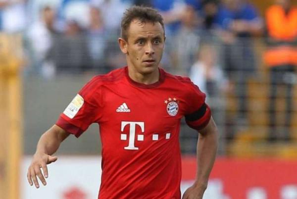 Flamengo teria o 'sim' de Rafinha e jogador deve chegar no meio do ano