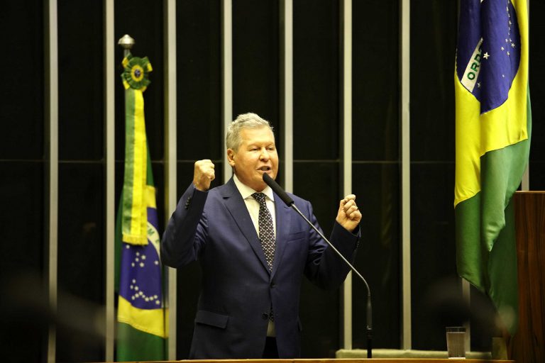Arthur Virgílio Neto faz falta no Senado Federal