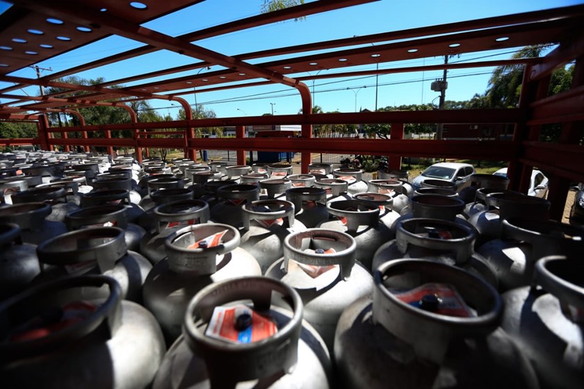 Gás de cozinha passa de R$ 95 em pontos de venda