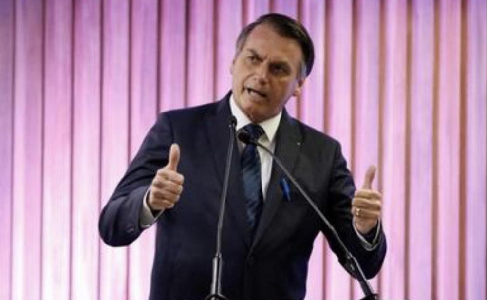 Bolsonaro desiste de ir a manifestação pró-governo e pede o mesmo a ministros