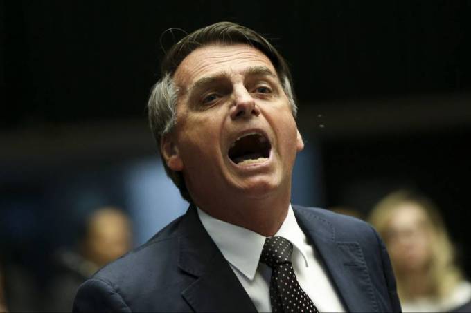 Bolsonaro extrai dente e recebe orientação para não falar por 3 dias