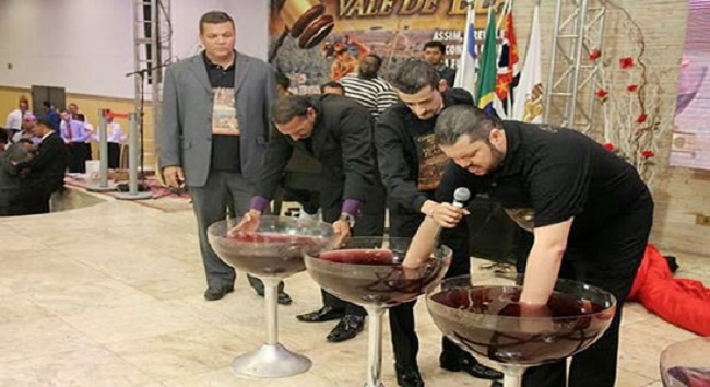 Pastores vendem suco de uva ‘ungido’ por apenas R$ 1.000