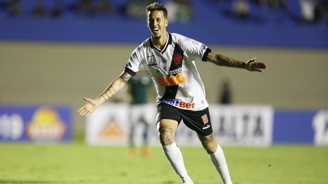 Vasco vence o Goiás por 1 a 0 e respira no campeonato Brasileiro