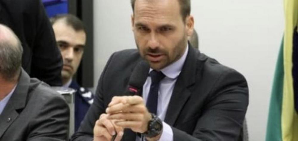 Eduardo Bolsonaro nega ter discutido recuo com o pai e diz que indicação está mantida
