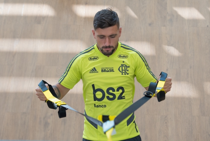 Com quadro viral, Arrascaeta pode desfalcar o Flamengo contra o Internacional