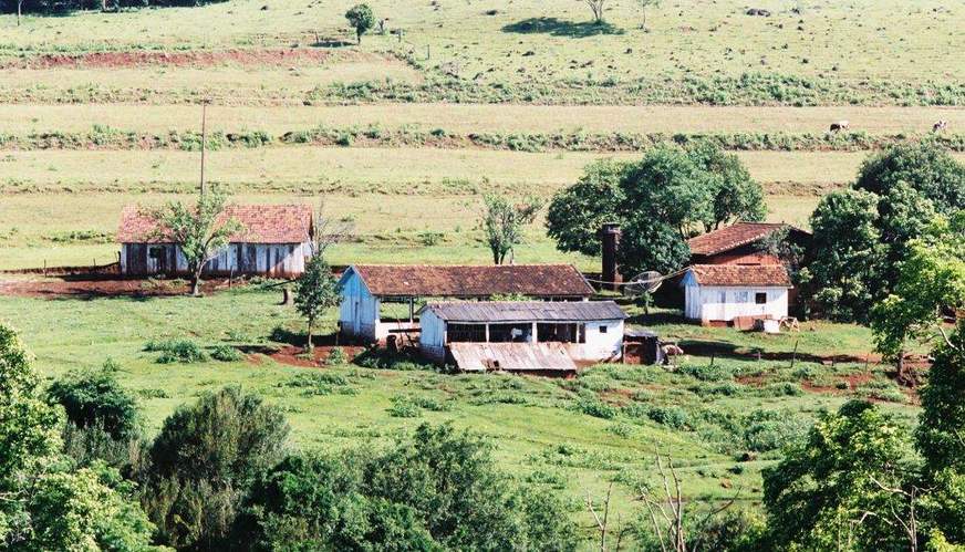 Deputados aprovam lei que amplia posse de arma em propriedade rural