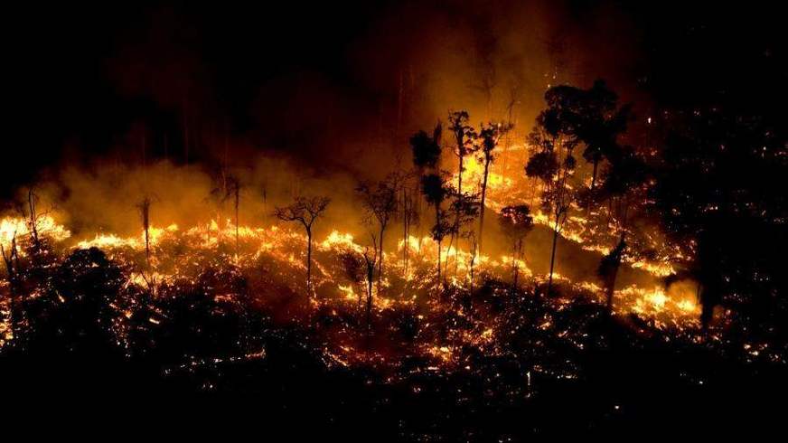 Governo estuda enviar Exército para combater queimadas na Amazônia