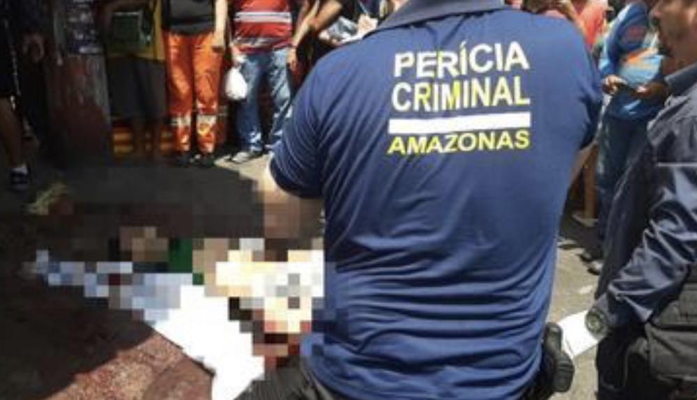Homem é morto a facadas após discutir em praça de Manaus