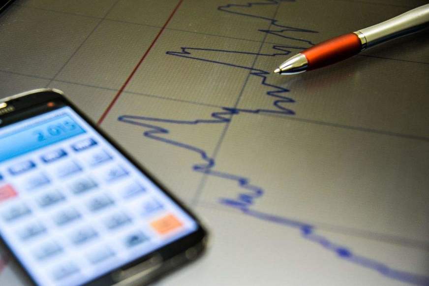 Governo aumenta previsão de crescimento da economia para 0,85%