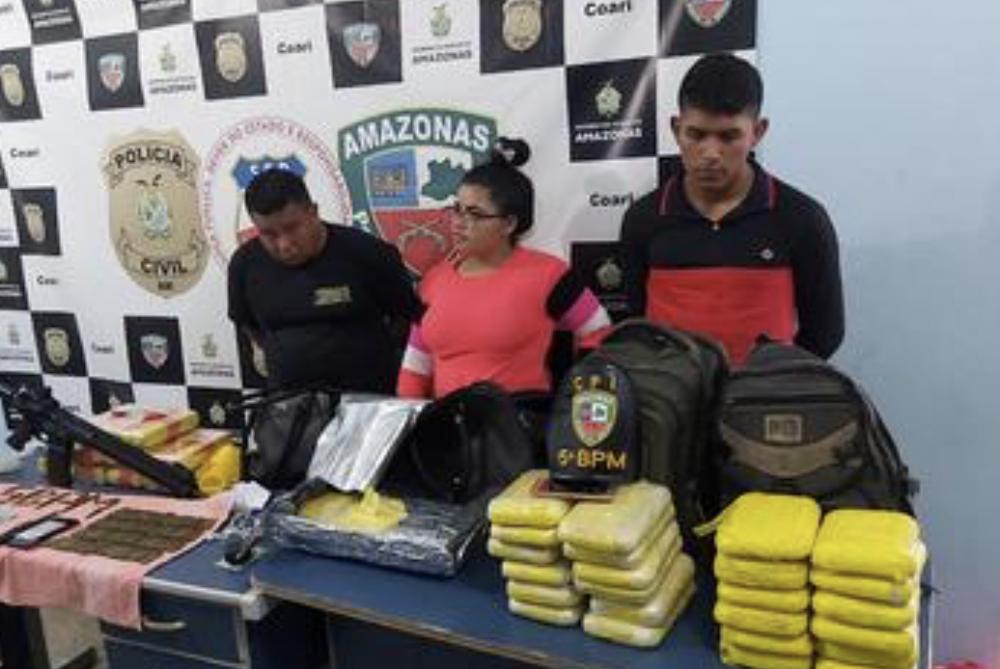 Trio é preso com drogas, fuzil e munições em porto no Amazonas