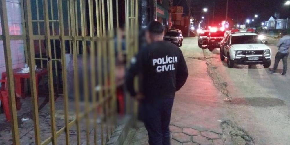 Homem e mulher são mortos em bar, na zona leste de Manaus
