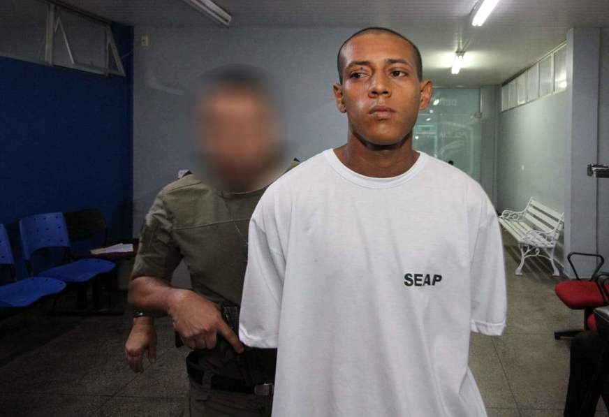 Suspeito de matar a ex e namorado dela a terçadadas é preso pela polícia