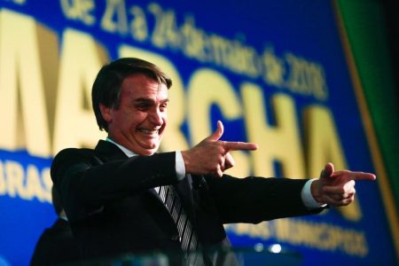 Bolsonaro veta obrigar Saúde a denunciar violência contra mulher