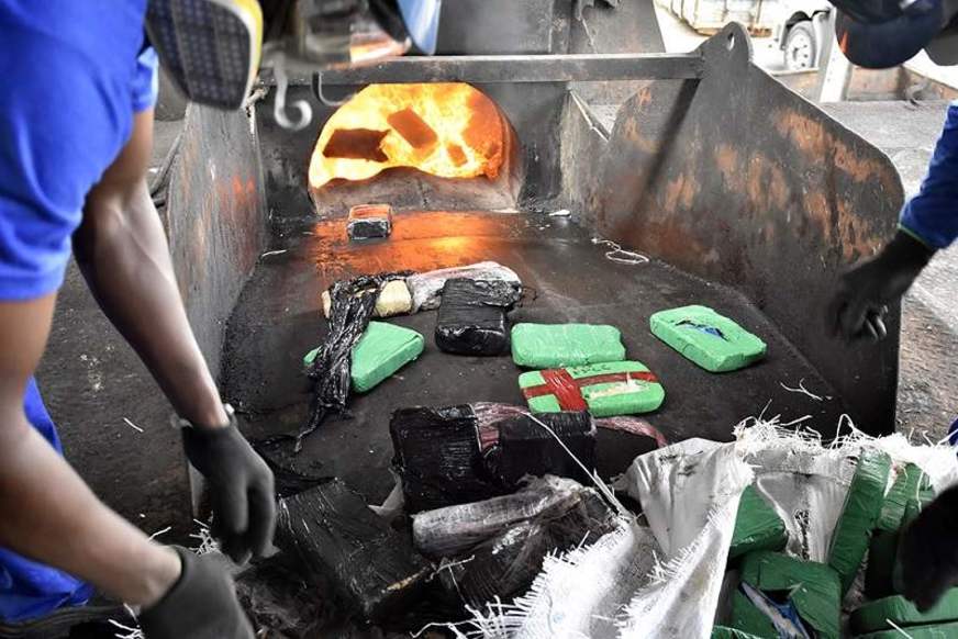 Polícia Civil incinera mais de uma tonelada e meia de drogas, apreendidas ao longo dos últimos três meses