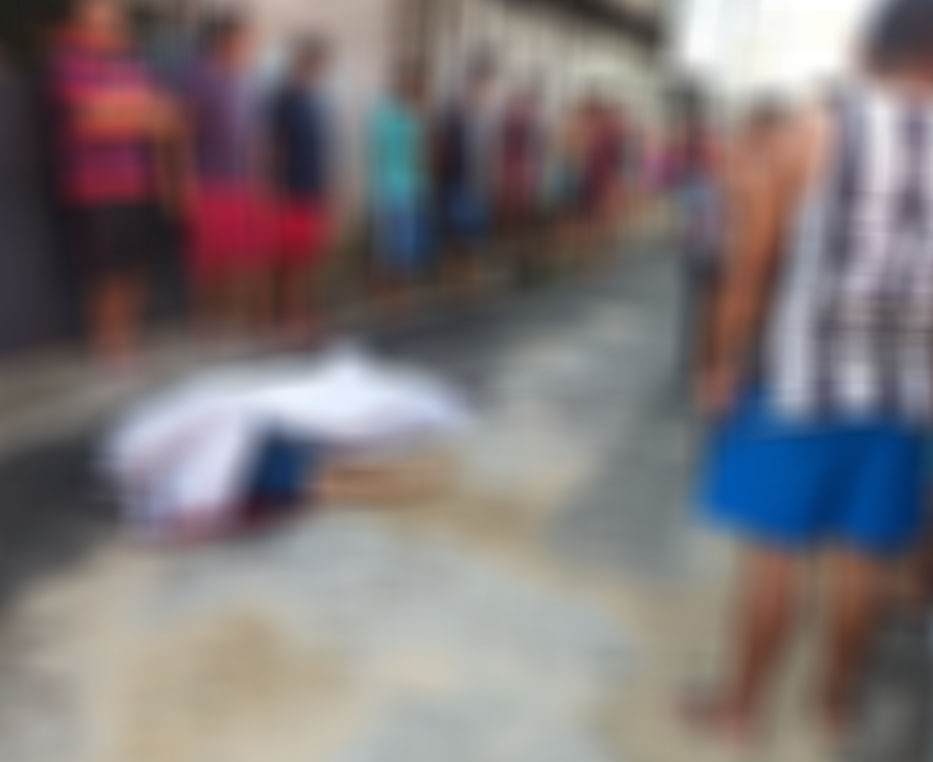 Professor é morto na frente da filha enquanto ia para o trabalho