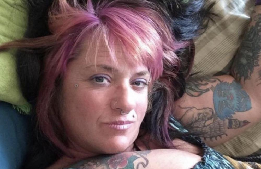 Mulher força homem a fazer sexo oral e quase o mata sufocado