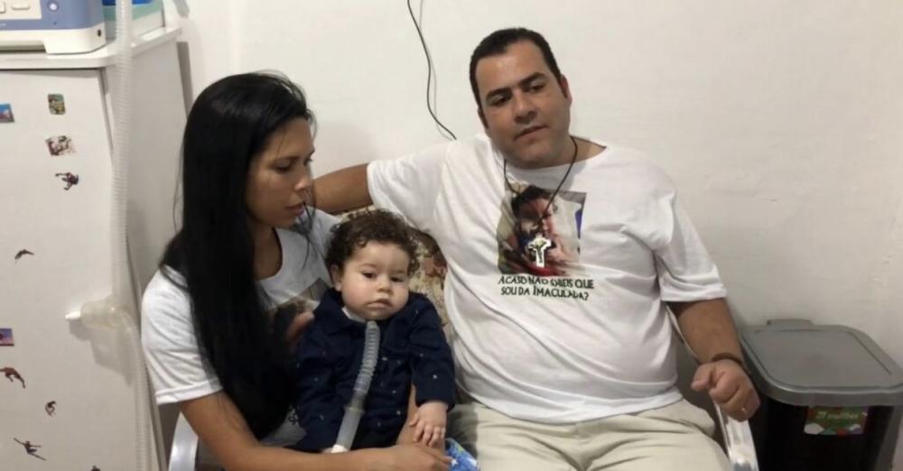 Morre bebê que teve dinheiro de campanha desviado pelo pai