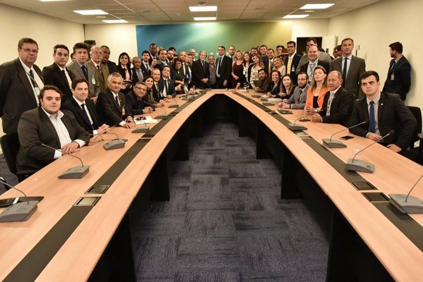 Em meio à crise, PSL suspende cinco deputados ligados a Bolsonaro