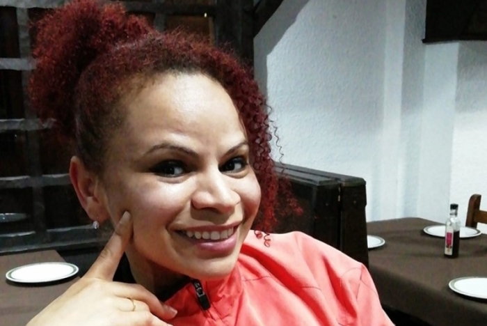 Brasileira é morta a facadas na Espanha e filho de 16 anos é detido como principal suspeito