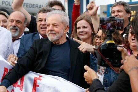 Lula sai da cadeia e ataca Moro e “lado podre” da PF e do MP