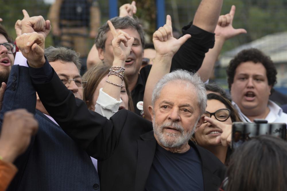 Em discurso, Lula chama eleição de 'roubada' e diz que vai percorrer o país