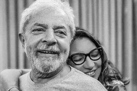 Namorada de Lula posta foto romântica com ele: ‘O amor venceu’