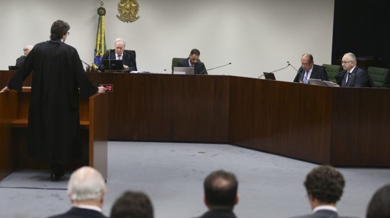 Ministros do STF anulam condenação por causa de 1kg de maconha
