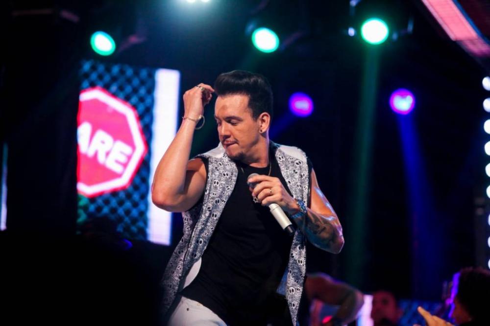 Oz Bambaz comanda o carnaval fora de época ‘Se joga na folia’