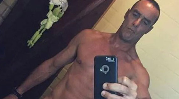 Paulo Zulu posta nudes em rede social: ‘Foto íntima hakeada’