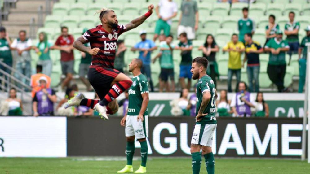 Campeão Flamengo vence Palmeiras em dia de recordes