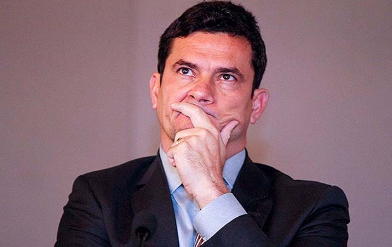 Presidente Bolsonaro quis demitir ministro Sergio Moro, mas Heleno o impediu