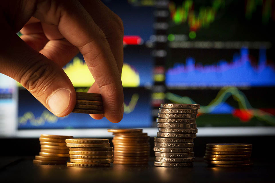 Seu bolso: salário mínimo sobe R$ 6 e chegará a R$ 1.045