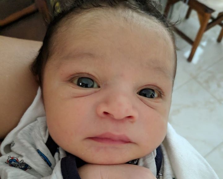 Bebê é declarado morto por hospital, mas é encontrado chorando por agente funerário