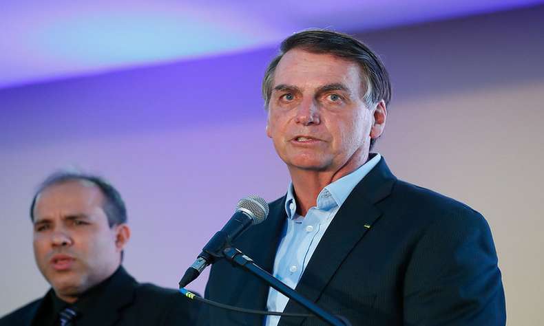 Bolsonaro anuncia aumento e novo salário mínimo é de R$1.045