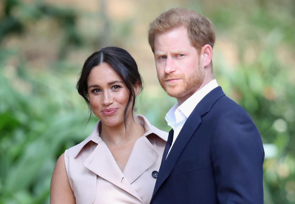 Príncipe Harry lamenta perda dos títulos: 'Esperava ainda servir à Rainha'