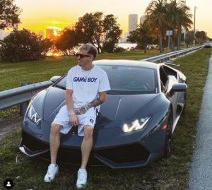 Youtuber brasileiro Greg Ferreira se envolve em grave acidente em Hallandale Beach