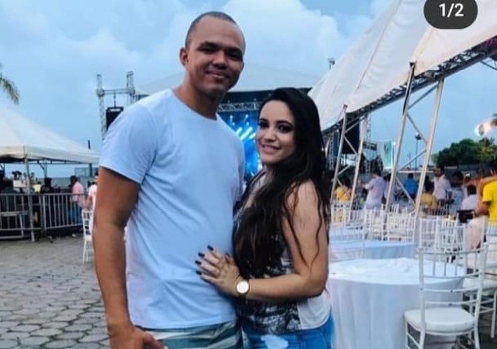 IMAGENS FORTES: Policial flagra esposa com amante e mata os dois a tiros