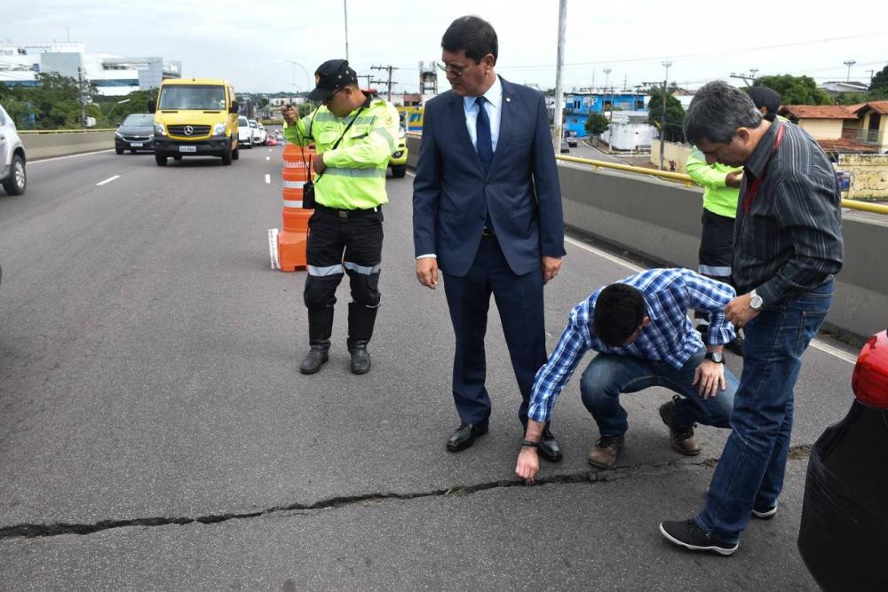 Viaduto Ayrton Senna apresenta rachaduras e MP pede explicação