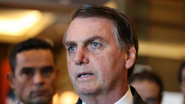 Governo só fará concursos públicos 'essenciais', diz Bolsonaro