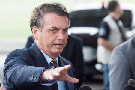 Bolsonaro diz que está “muito feliz com as críticas”