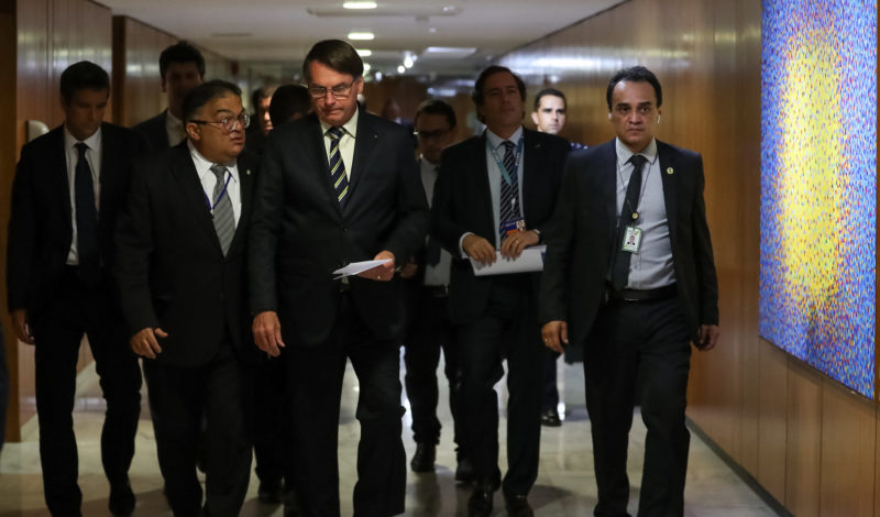 Justiça suspende campanha publicitária de Bolsonaro contra isolamento