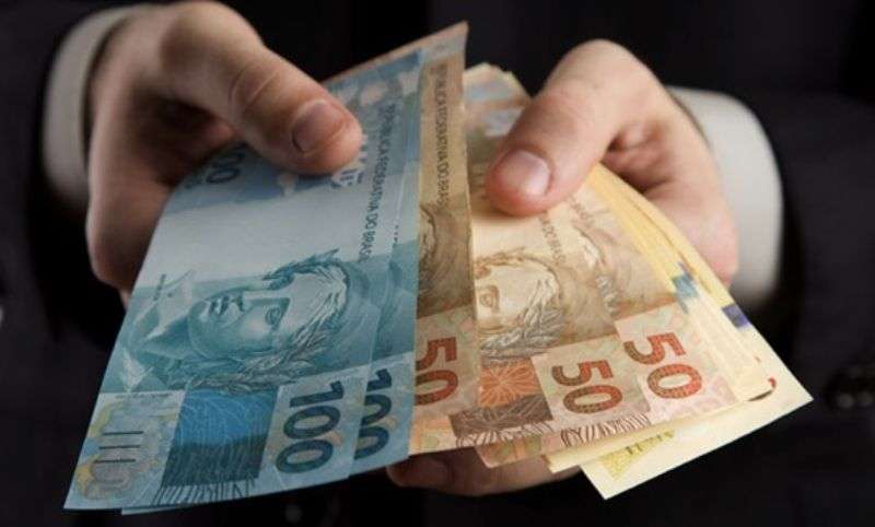Ajuda emergencial não pode ser debitada para quitar dívidas, diz Caixa