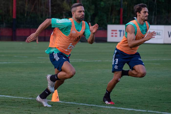 Dirigente do Botafogo: 'Tomara que o Flamengo não precise treinar no cemitério do Caju'