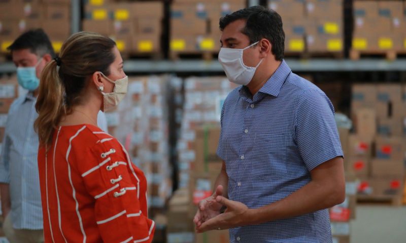 Wilson visita central de medicamentos e reforça estratégia de assistência ao interior