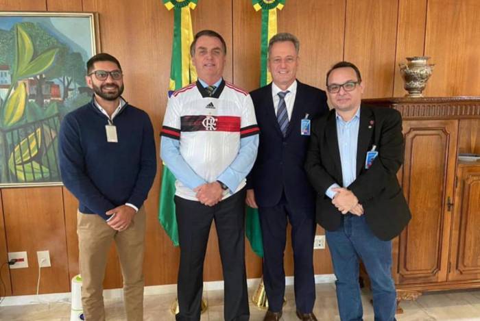 Flamengo retira máscara de combate à covid-19 e símbolo de 'casa' das redes sociais