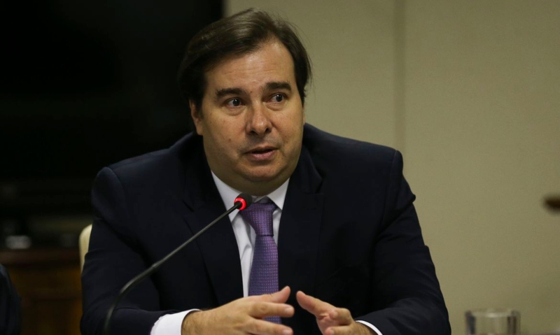 Deputados estudam 1º turno da eleição para 15 de novembro ou 6 de dezembro